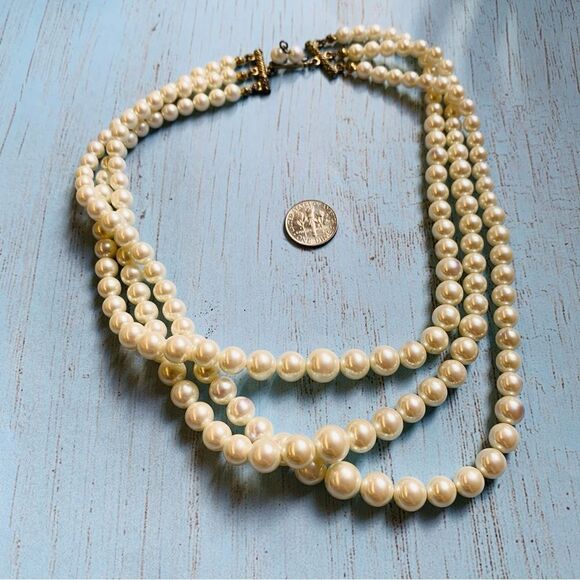 VTG Ivory 3 Strand Pearl Necklace - Picture 1 of 3